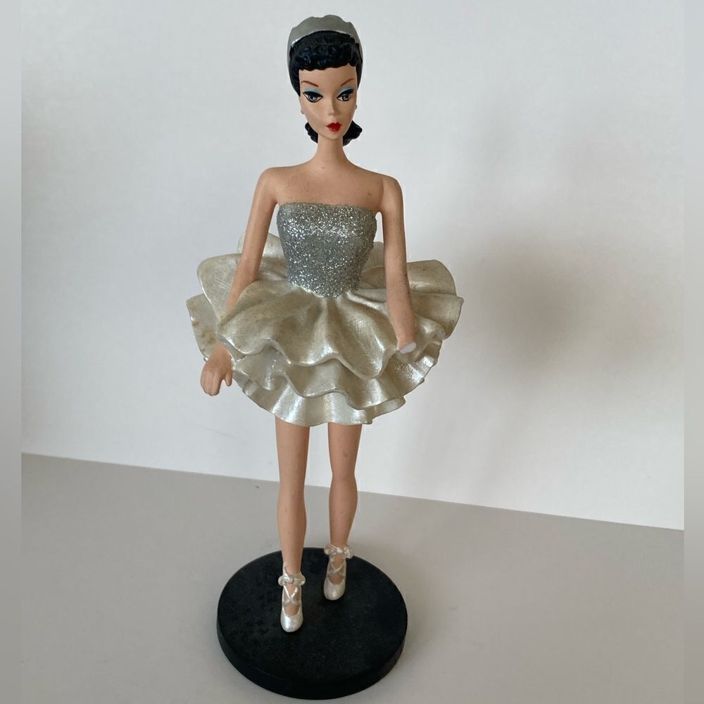 Vintage The Danbury Mint The Classic Ballerina Barbie 1993